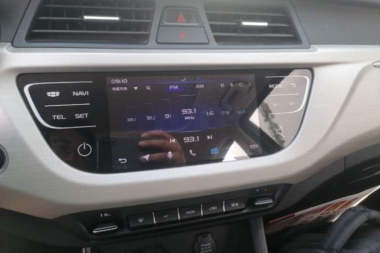 Used Geely Auto Vision X3 2020 1.5L CVT Luxury Model Audio And AC Panel