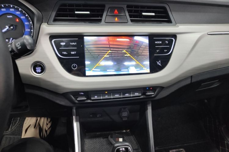 Used Geely Auto Vision X3 2020 1.5L CVT Luxury Model Audio And AC Panel