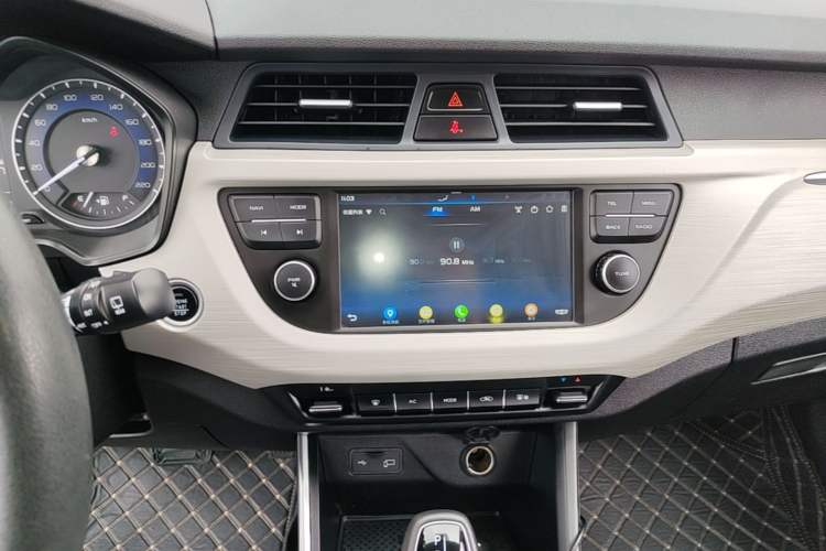 Used Geely Auto Vision X3 2020 1.5L CVT Elite Edition Audio And AC Panel
