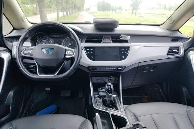 Used Geely Auto Vision X3 2020 1.5L CVT Luxury Model Center Console