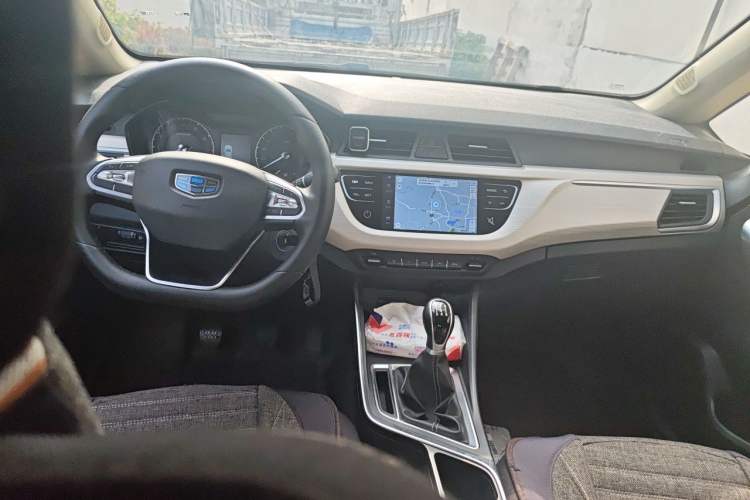 Used Geely Auto Vision X3 2020 1.5L Manual Luxury Edition Center Console