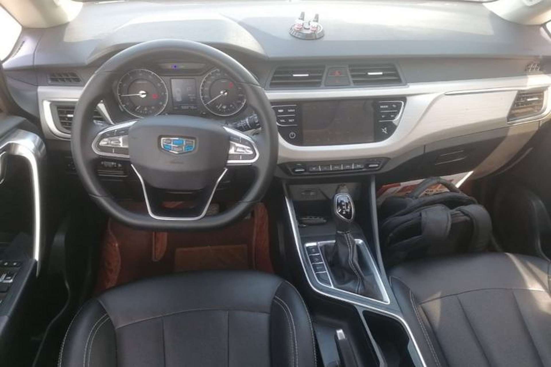 Used Geely Auto Vision X3 2020 1.5L CVT Luxury Model Center Console