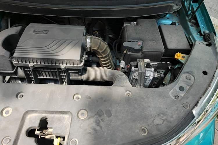 Used Geely Auto Vision X3 2020 1.5L CVT Luxury Model Engine Bay Left