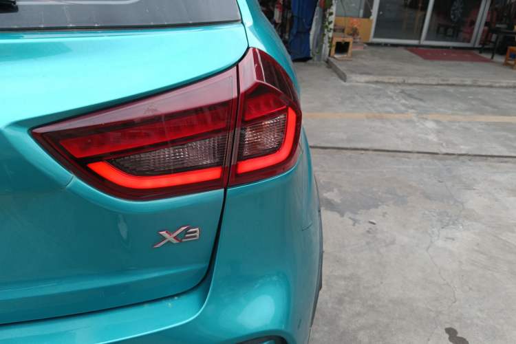 Used Geely Auto Vision X3 2020 1.5L Manual Elite Edition Exterior 3