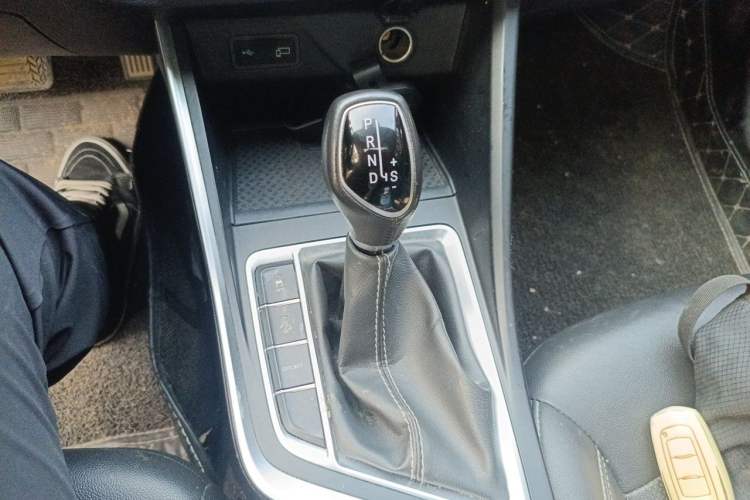 Used Geely Auto Vision X3 2020 1.5L CVT Luxury Model Gear Lever