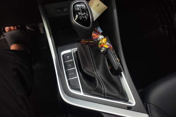 Used Geely Auto Vision X3 2020 1.5L CVT Luxury Model Gear Lever