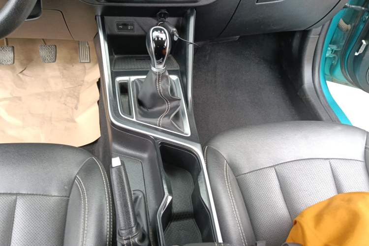 Used Geely Auto Vision X3 2020 1.5L Manual Elite Edition Gear Lever
