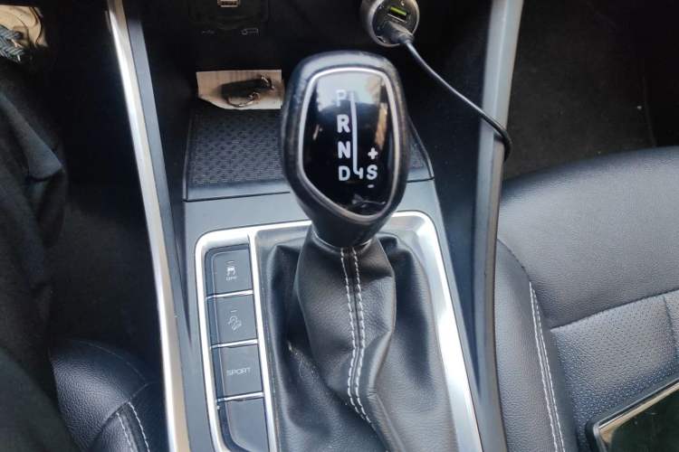 Used Geely Auto Vision X3 2020 1.5L CVT Elite Edition Gear Lever