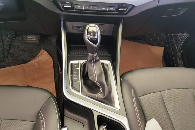 Used Geely Auto Vision X3 2020 1.5L CVT Luxury Model Gear Lever