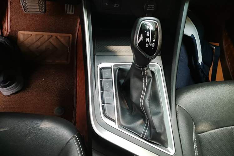 Used Geely Auto Vision X3 2020 1.5L CVT Luxury Model Gear Lever