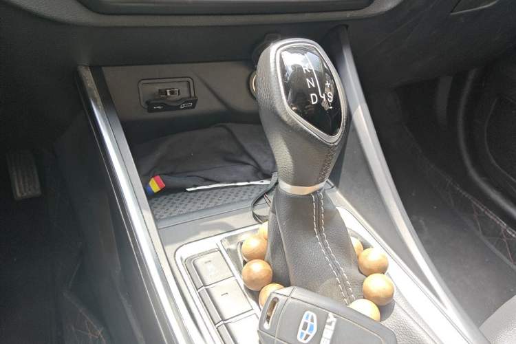 Used Geely Auto Vision X3 2020 1.5L CVT Elite Edition Gear Lever