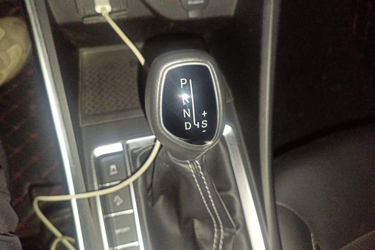 Used Geely Auto Vision X3 2020 1.5L CVT Luxury Model Gear Lever