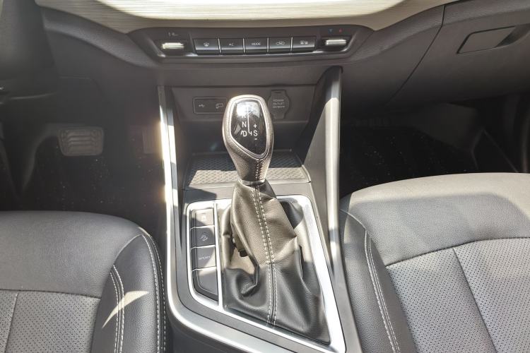 Used Geely Auto Vision X3 2020 1.5L CVT Luxury Model Gear Lever