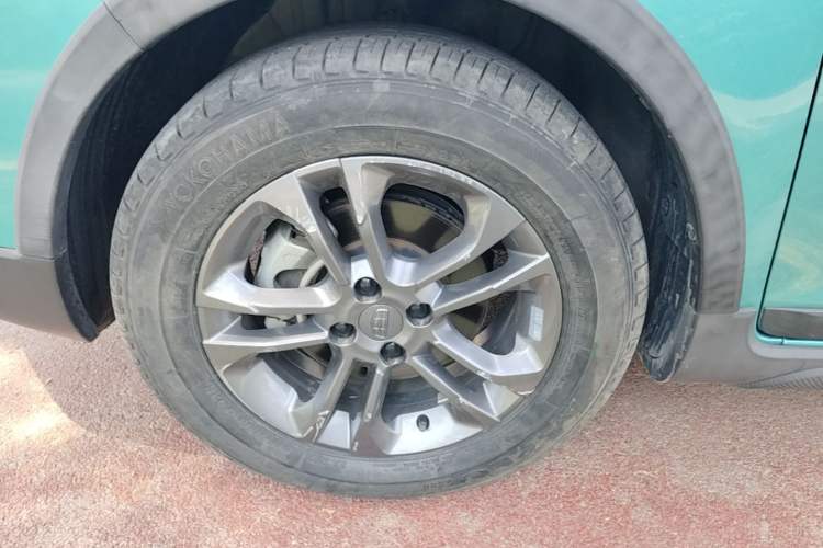 Used Geely Auto Vision X3 2020 1.5L CVT Luxury Model Left Front Wheel Hub