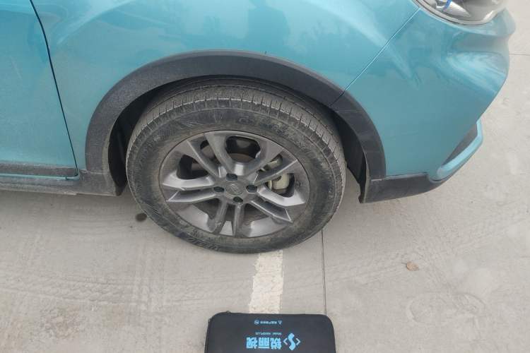 Used Geely Auto Vision X3 2020 1.5L CVT Luxury Model Right Front Wheel Hub