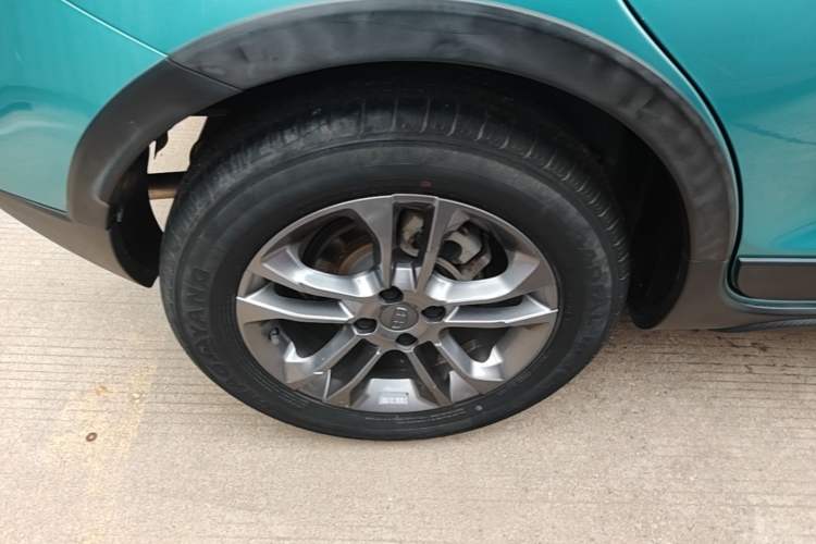 Used Geely Auto Vision X3 2020 1.5L CVT Luxury Model Right Rear Wheel Hub
