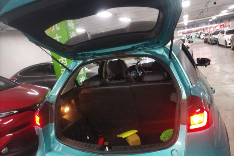 Used Geely Auto Vision X3 2020 1.5L CVT Luxury Model Trunk