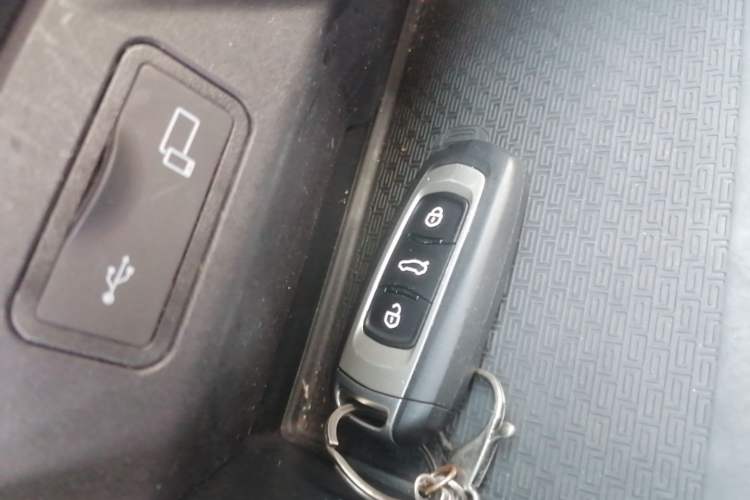 Used Geely Auto Vision X3 2020 1.5L CVT Luxury Model Vehicle Key