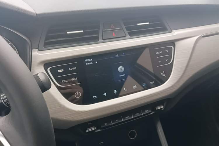 Used Geely Auto Vision X3 2020 1.5L Manual Luxury Edition Audio And AC Panel