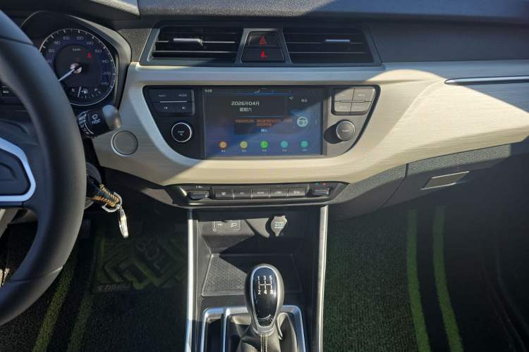 Used Geely Auto Vision X3 2020 1.5L Manual Happiness Edition Audio And AC Panel
