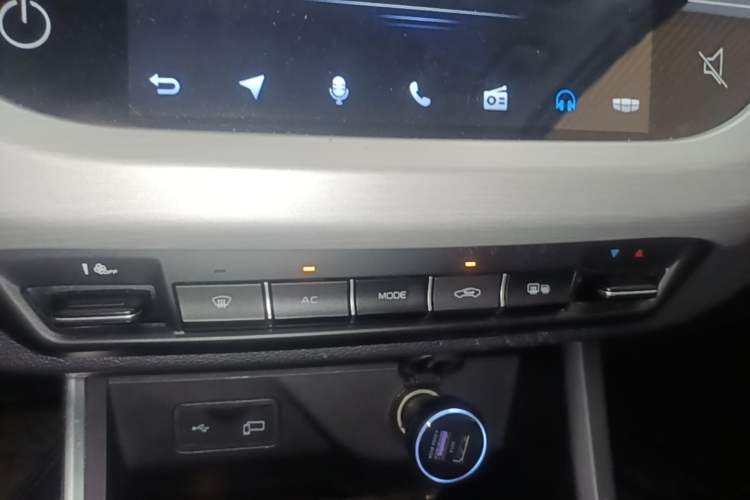 Used Geely Auto Vision X3 2020 1.5L Manual Luxury Edition Audio And AC Panel