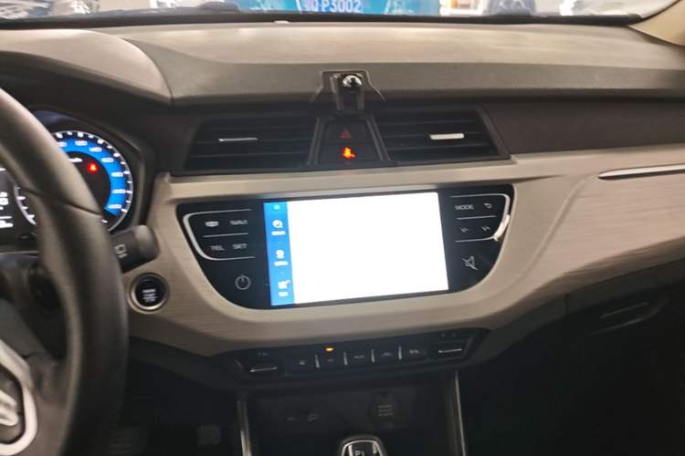 Used Geely Auto Vision X3 2020 1.5L CVT Luxury Model Audio And AC Panel