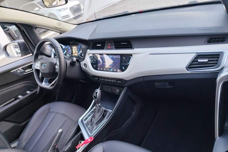 Used Geely Auto Vision X3 2020 1.5L CVT Luxury Model Center Console