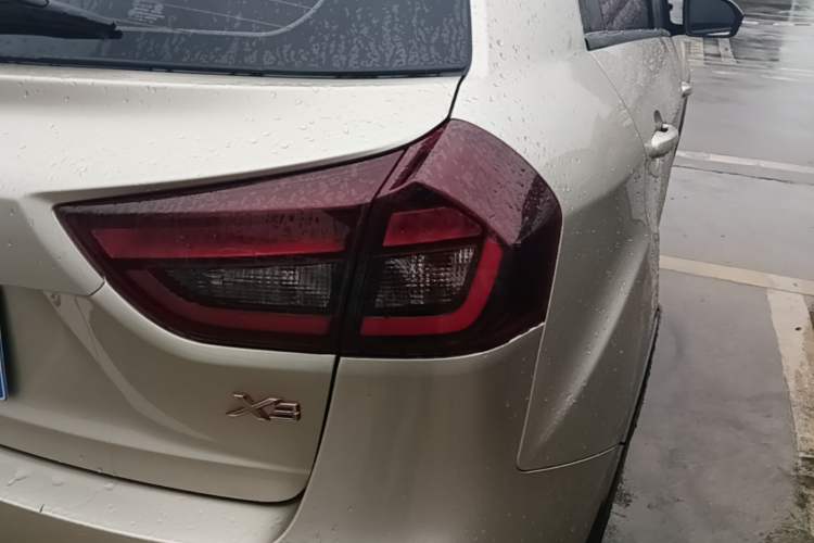 Used Geely Auto Vision X3 2020 1.5L Manual Luxury Edition Exterior 3
