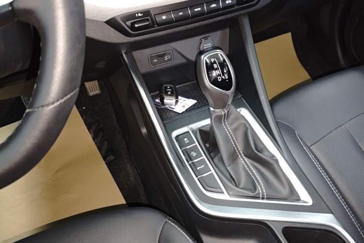Used Geely Auto Vision X3 2020 1.5L CVT Luxury Model Gear Lever