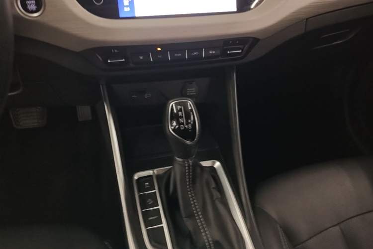 Used Geely Auto Vision X3 2020 1.5L CVT Luxury Model Gear Lever