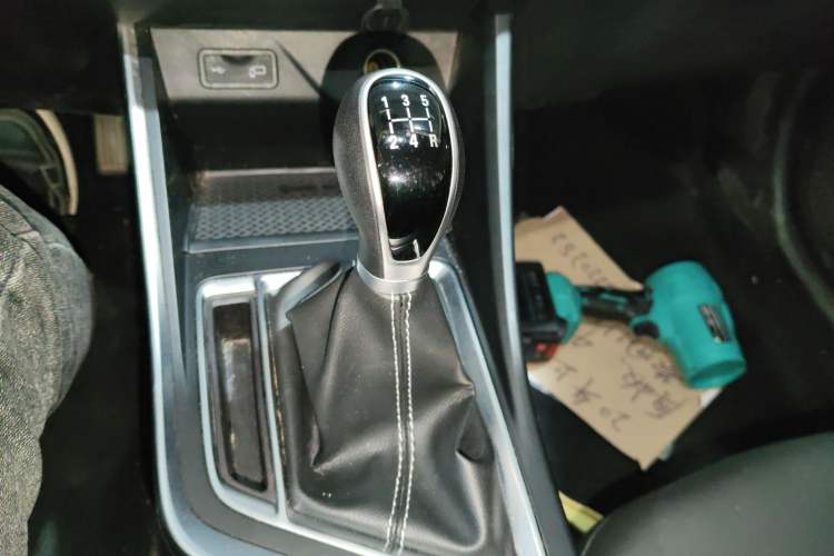 Used Geely Auto Vision X3 2020 1.5L Manual Luxury Edition Gear Lever