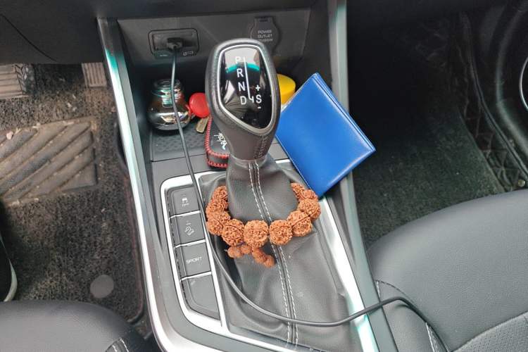 Used Geely Auto Vision X3 2020 1.5L CVT Elite Edition Gear Lever