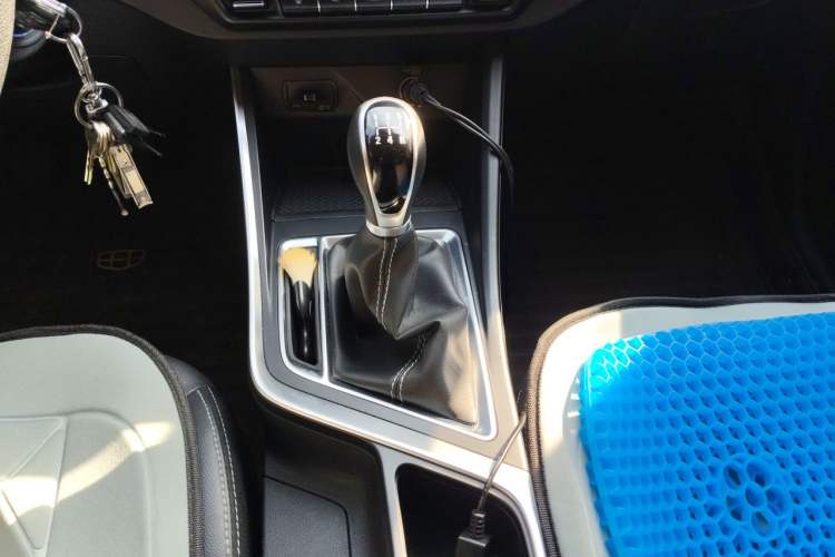 Used Geely Auto Vision X3 2020 1.5L Manual Elite Edition Gear Lever