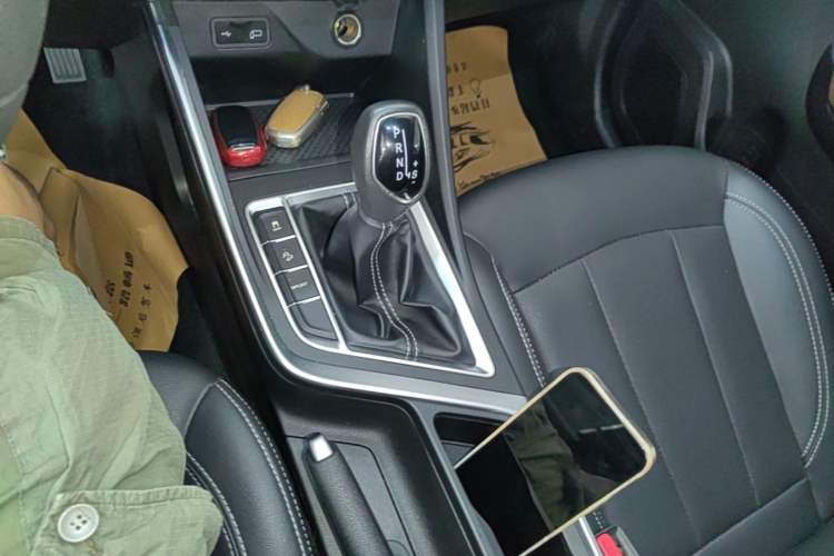Used Geely Auto Vision X3 2020 1.5L CVT Elite Edition Gear Lever