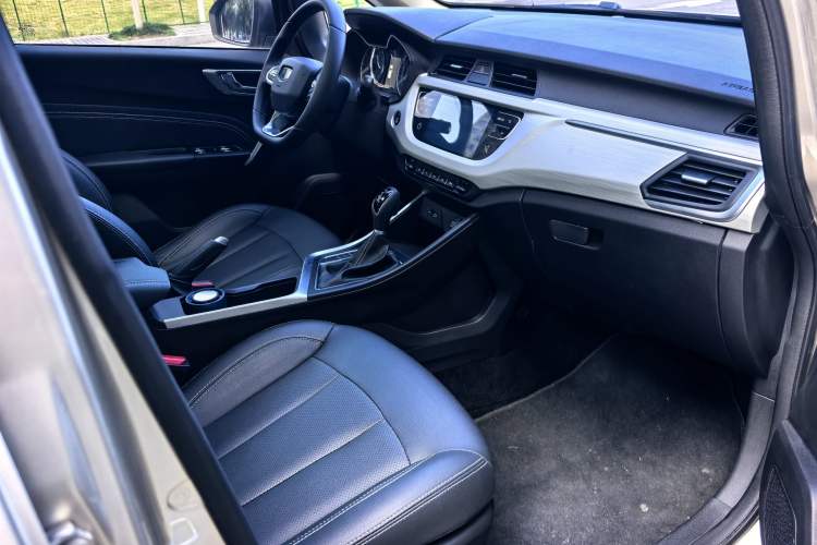 Used Geely Auto Vision X3 2020 1.5L CVT Luxury Model Interior 4
