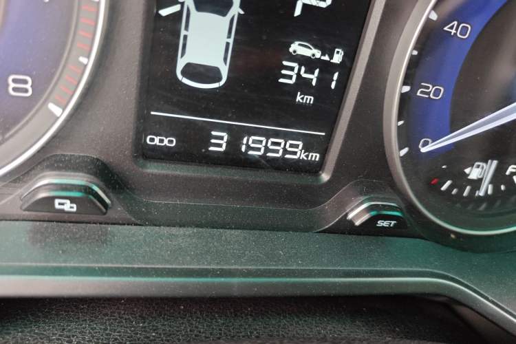 Used Geely Auto Vision X3 2020 1.5L CVT Elite Edition Odometer Close Up