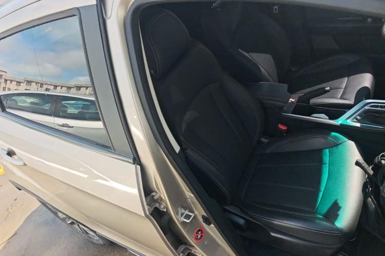Used Geely Auto Vision X3 2020 1.5L CVT Elite Edition Right Front Seat