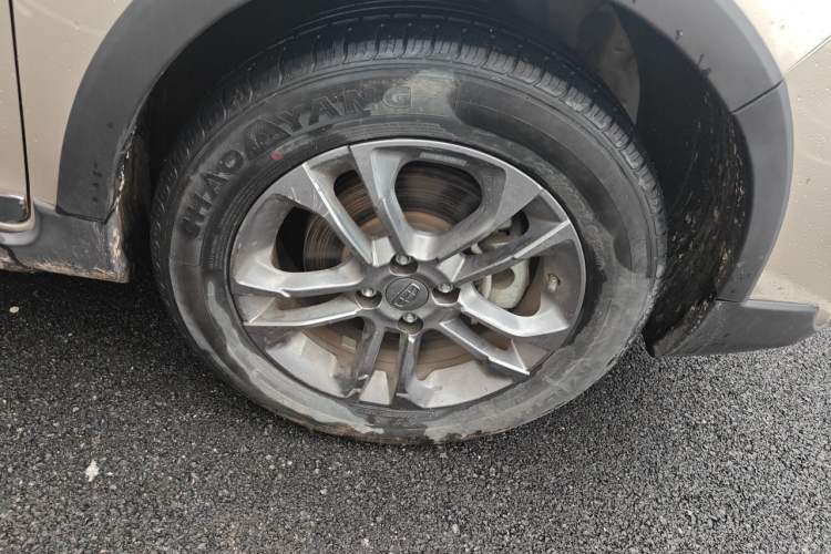 Used Geely Auto Vision X3 2020 1.5L CVT Elite Edition Right Front Wheel Hub