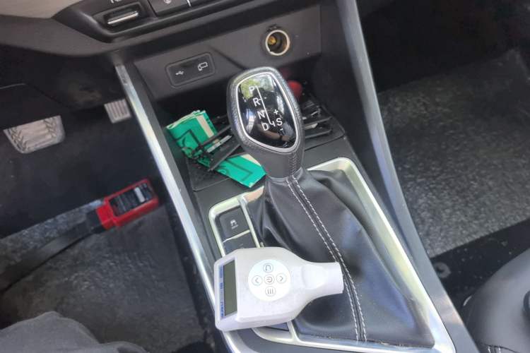 Used Geely Auto Vision X3 2020 1.5L CVT Luxury Model Gear Lever