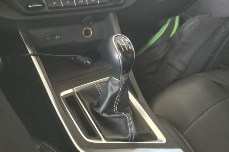 Used Geely Auto Vision X3 2020 1.5L Manual Elite Edition Gear Lever