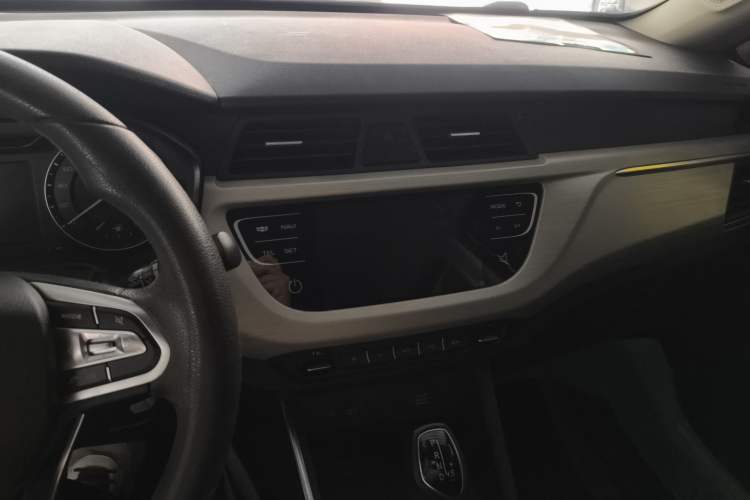 Used Geely Auto Vision X3 2020 1.5L CVT Elite Edition Audio And AC Panel