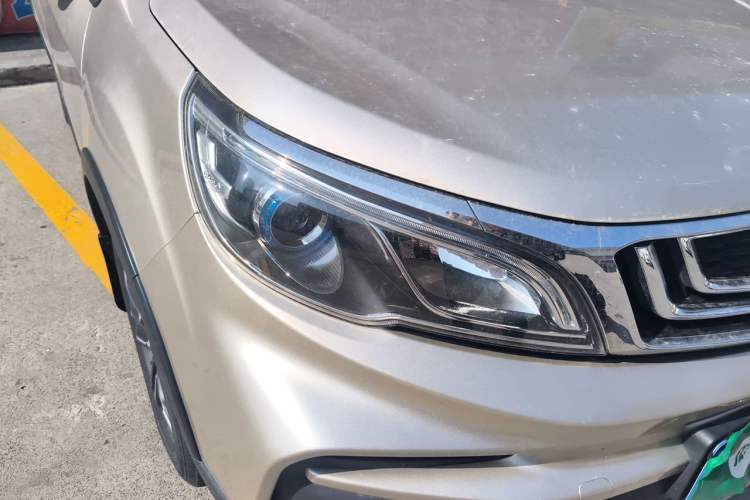 Used Geely Auto Vision X3 2020 1.5L CVT Luxury Model Right Front Headlight
