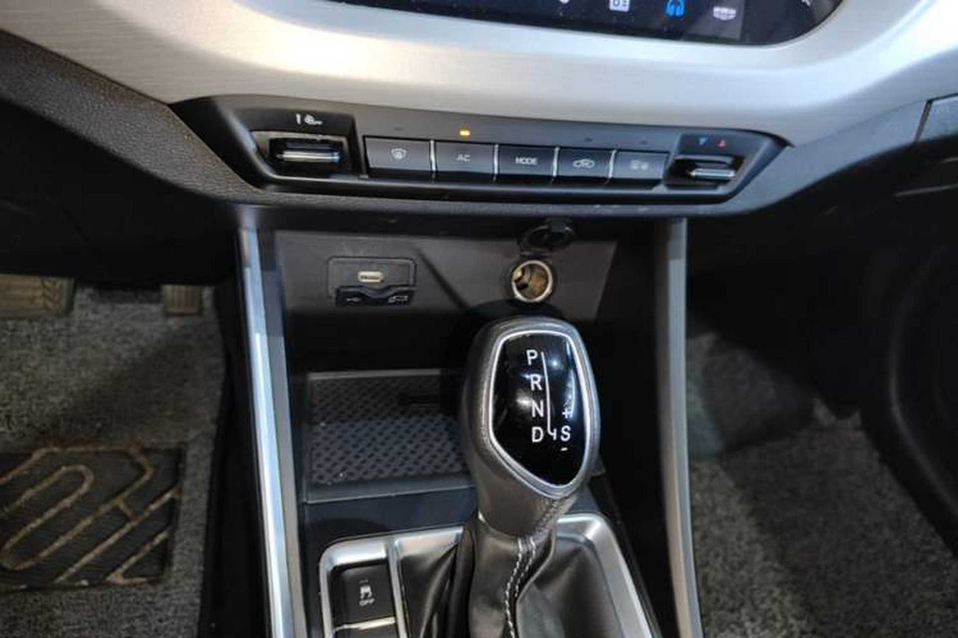 Used Geely Auto Vision X3 2020 1.5L CVT Luxury Model Audio And AC Panel