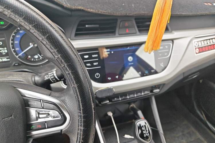 Used Geely Auto Vision X3 2020 1.5L CVT Elite Edition Audio And AC Panel