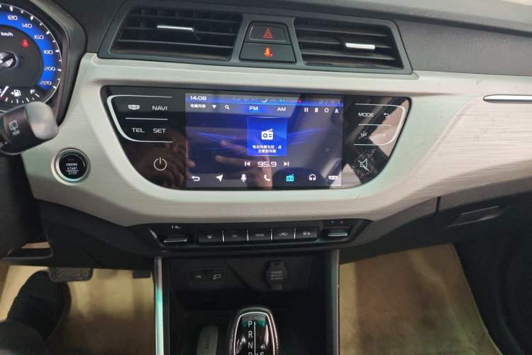 Used Geely Auto Vision X3 2020 1.5L CVT Luxury Model Audio And AC Panel