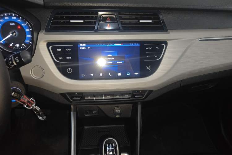 Used Geely Auto Vision X3 2020 1.5L Manual Luxury Edition Audio And AC Panel
