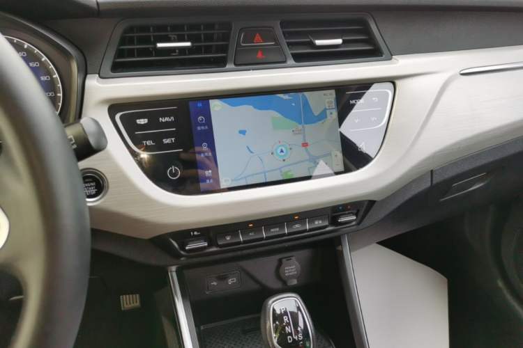 Used Geely Auto Vision X3 2020 1.5L CVT Luxury Model Audio And AC Panel