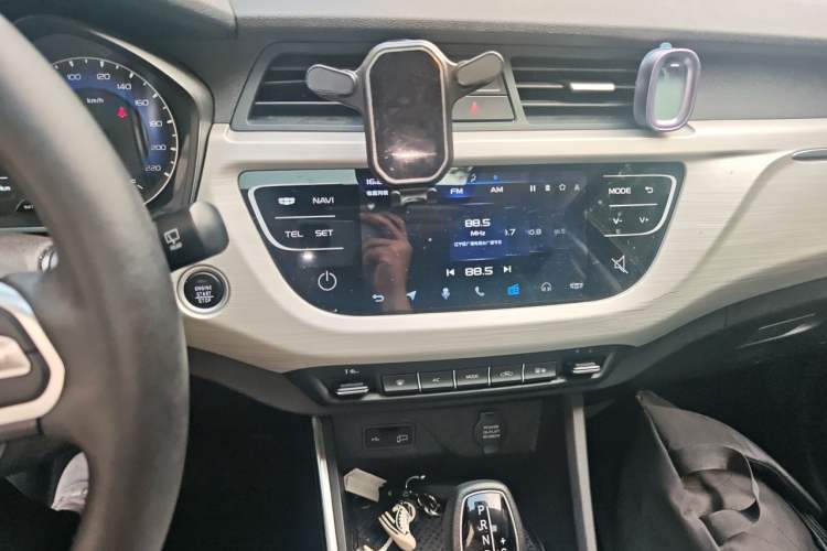 Used Geely Auto Vision X3 2020 1.5L CVT Luxury Model Audio And AC Panel