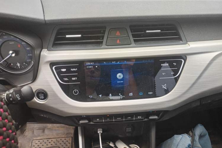 Used Geely Auto Vision X3 2020 1.5L CVT Luxury Model Audio And AC Panel
