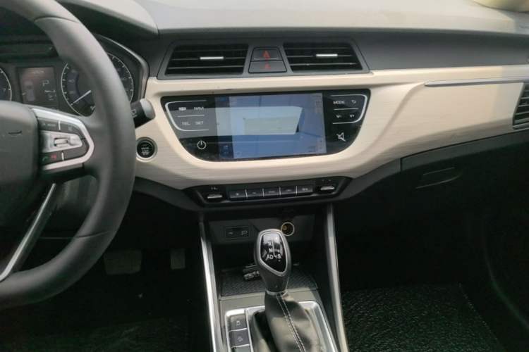 Used Geely Auto Vision X3 2020 1.5L CVT Luxury Model Audio And AC Panel